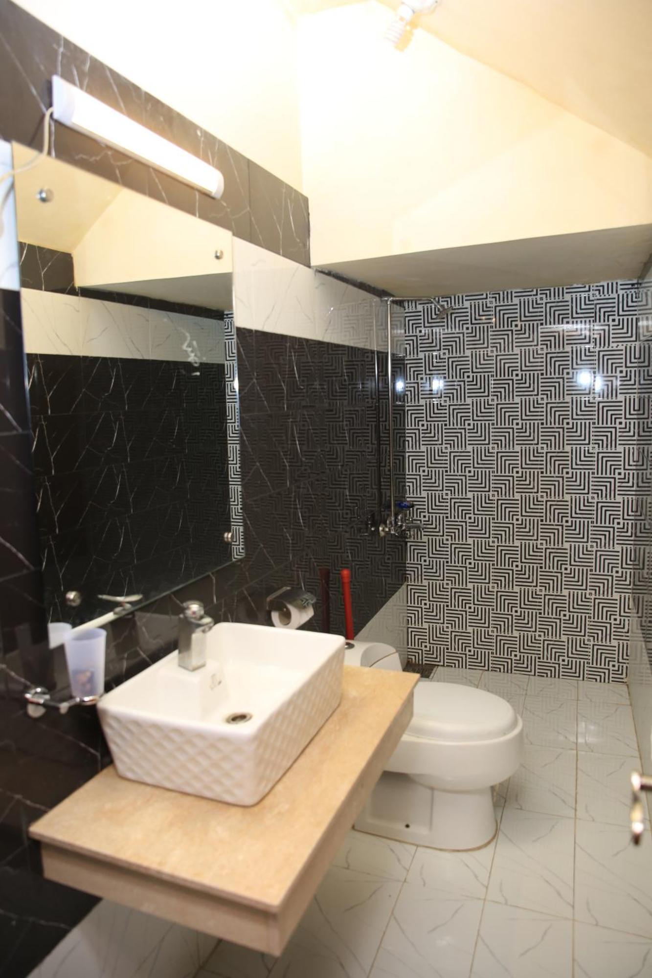 Orbit Residency F-7 Hotel Islamabad Exterior foto