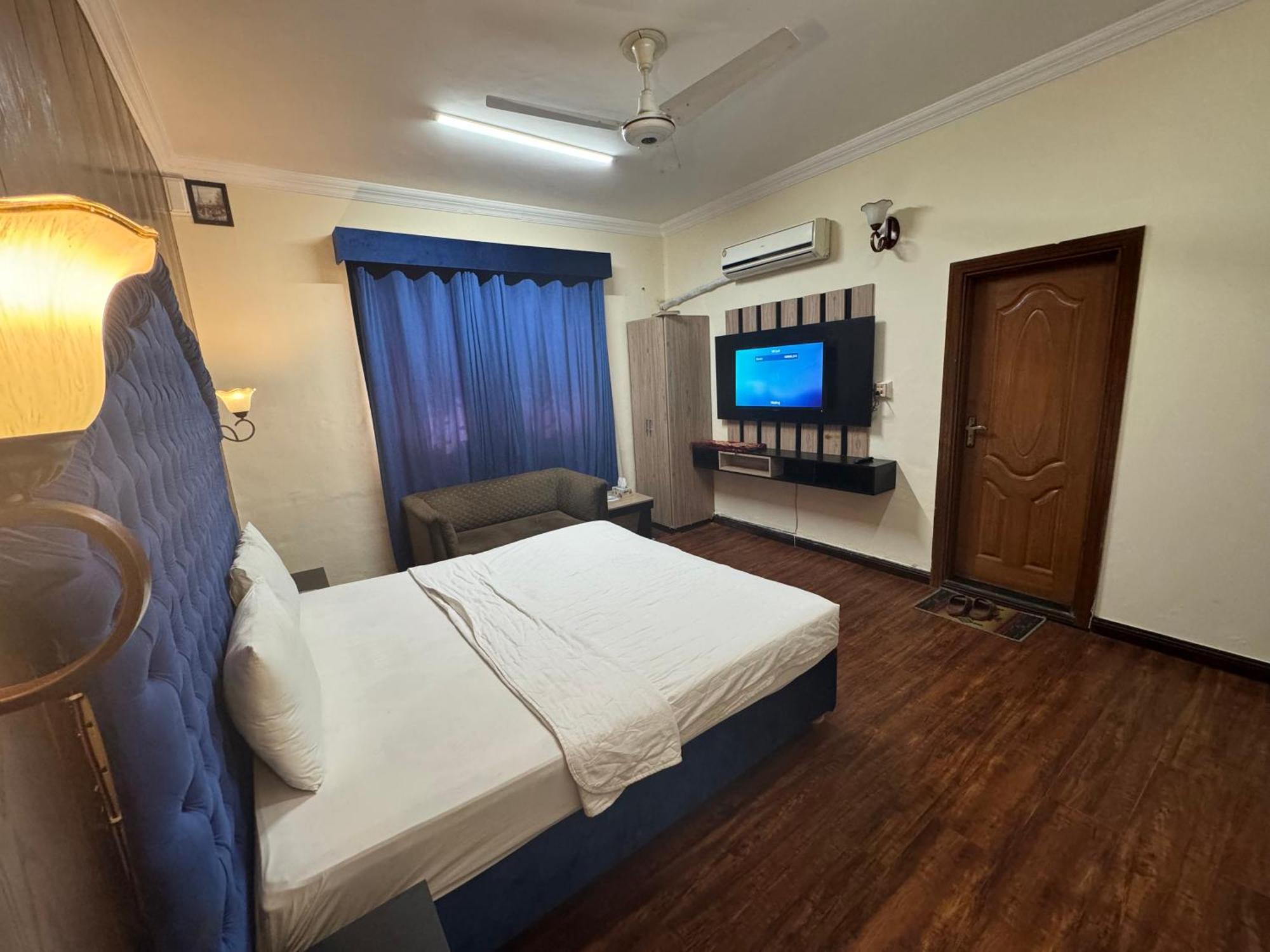 Orbit Residency F-7 Hotel Islamabad Exterior foto